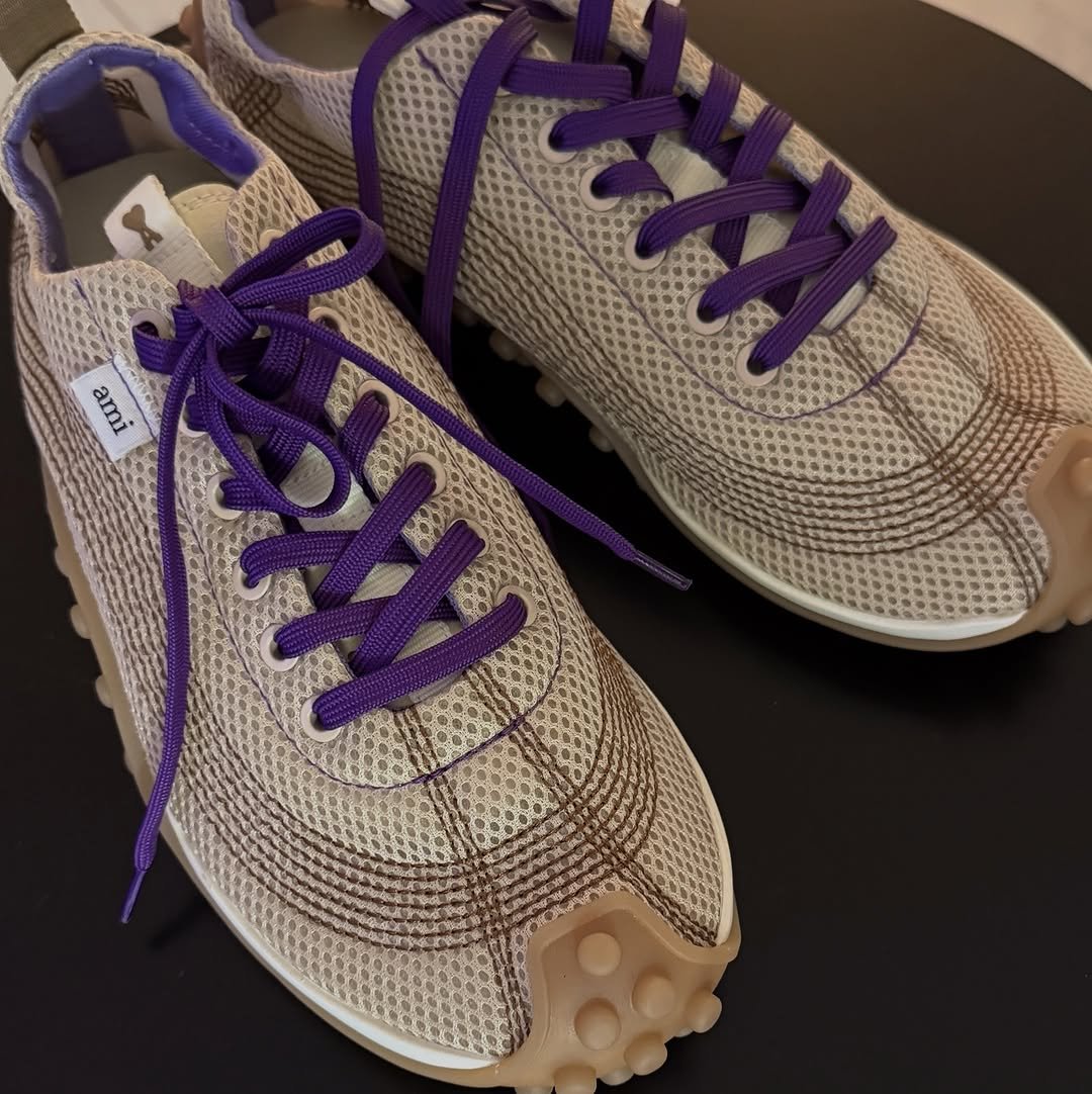 Photo by CHOIWOOSHIK on September 19, 2025. May be an image of sneakers.