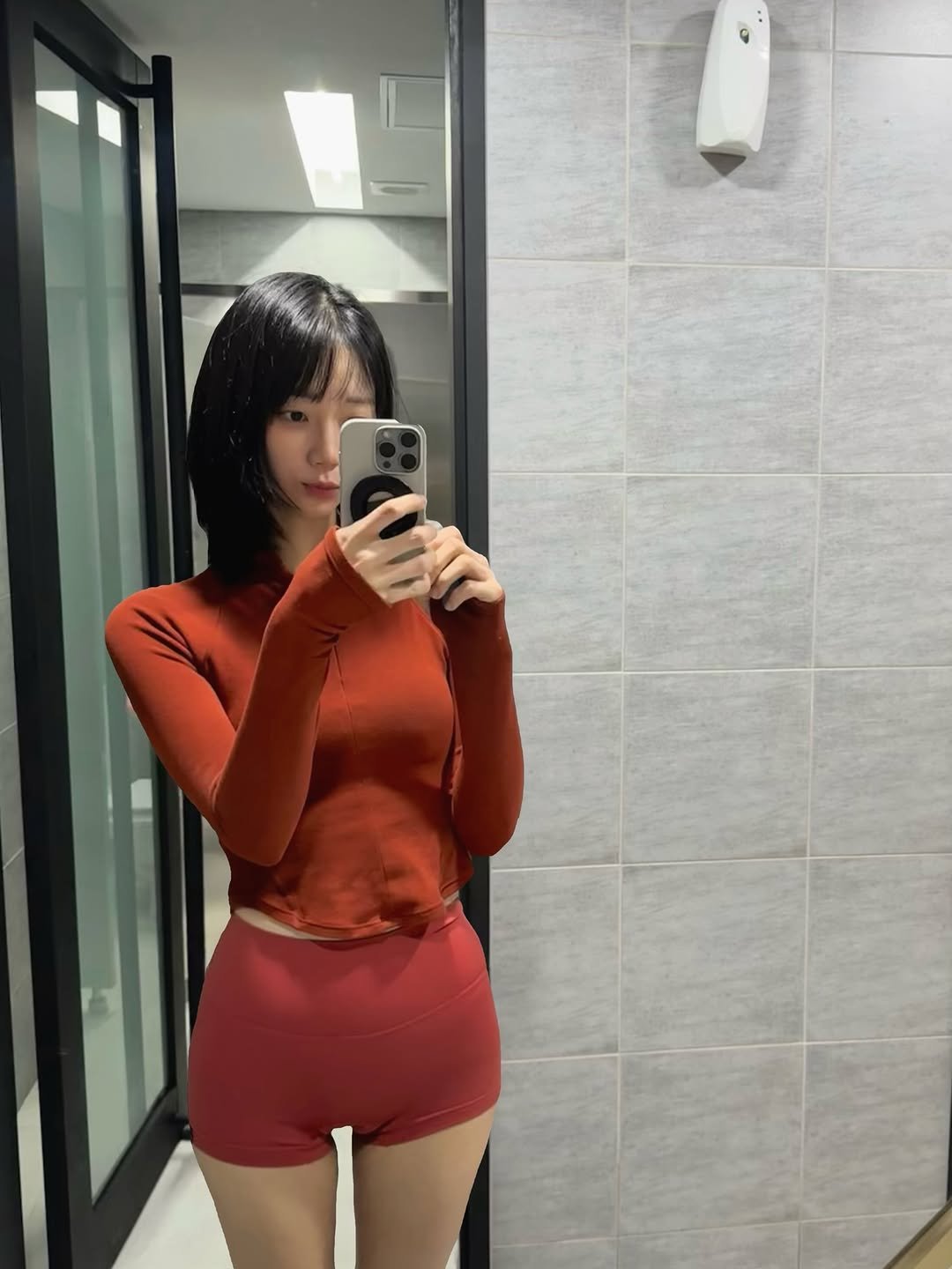 Photo shared by 운동하는 도로시💗 on December 07, 2025 tagging @ananda_yoga_mind. May be a selfie of shorts, wetsuit, tights, top, miniskirt, mirror and text.