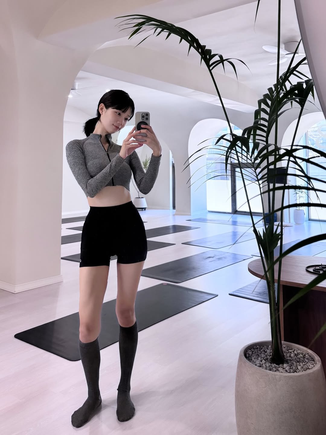 Photo shared by 운동하는 도로시💗 on December 29, 2025 tagging @ananda_yoga_mind. May be an image of miniskirt, tights, sportswear, shorts, turtleneck and text.