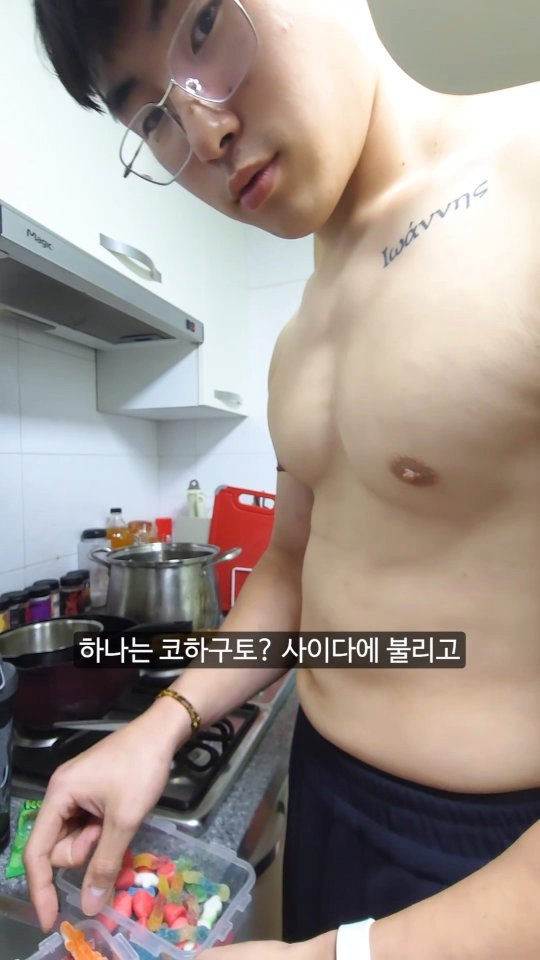 dobeyo_ 게시물 이미지: 지각생 엎드려뻗쳐잇