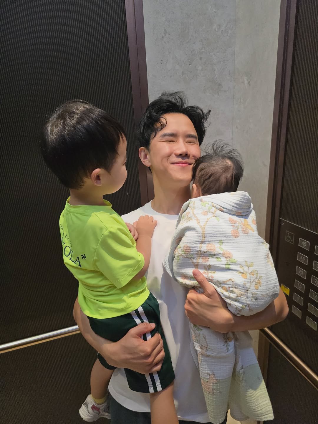 doctorbaesh 게시물 이미지: 행복한 육아

나의 삶의 원동력

힘들다가도 보면 웃고있는 시간

#아빠육아