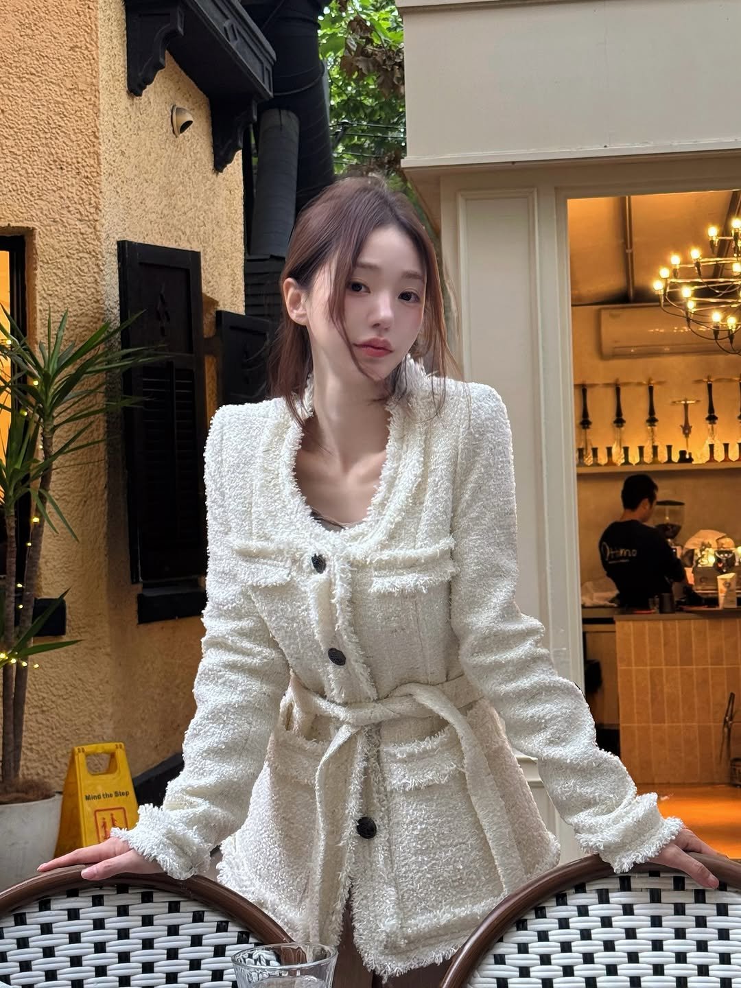 Photo by 김도연 on November 03, 2025. May be an image of overcoat, duffle coat, parka, jacket, blazer and text.