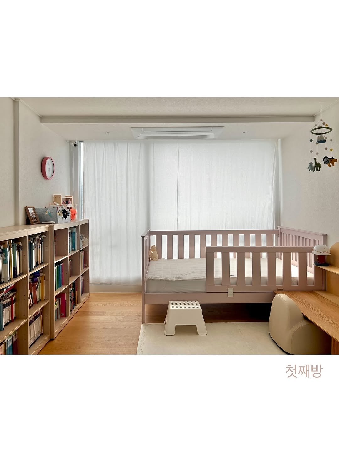Photo by 도둥이네 on August 06, 2025. May be an image of baby bed, mattress, indoors, bedroom and text.