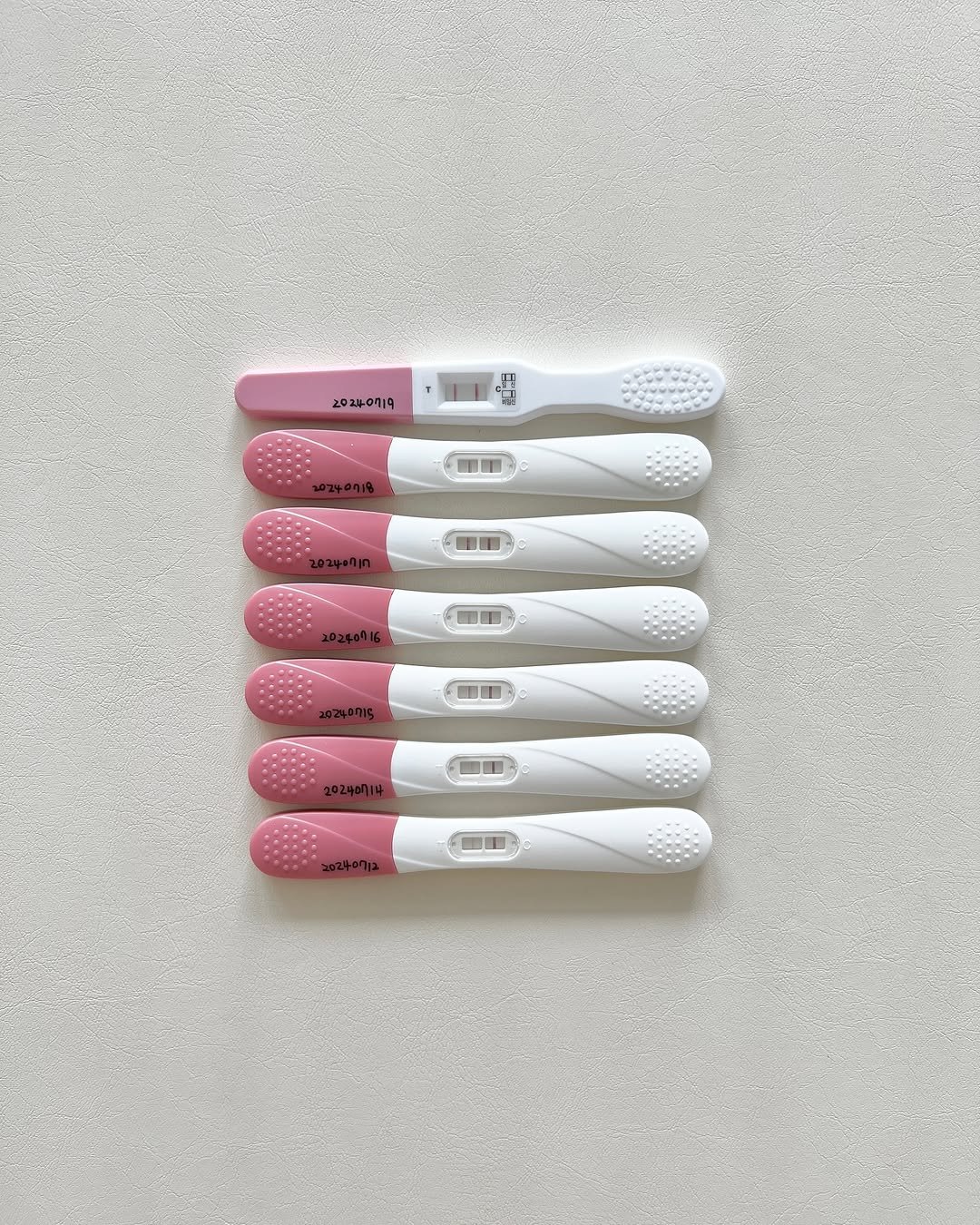 dodoong__ 게시물 이미지: 기다리던 둘째 🫶🏻
입덧이 엄청 일찍부터 시작되어서 팡팡이 임신시절 기억이...