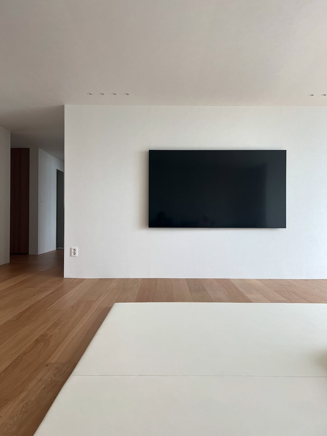 Photo by 도둥이네 on June 29, 2025. May be an image of television, screen, indoors and text.