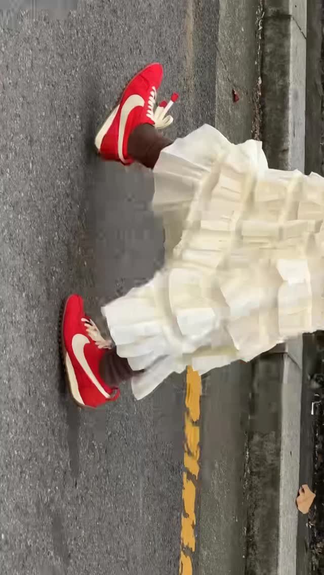 doflwl 게시물 이미지: 신발이 너무 예뻐서 찍어보았어요.
레드 VS 블랙 ?