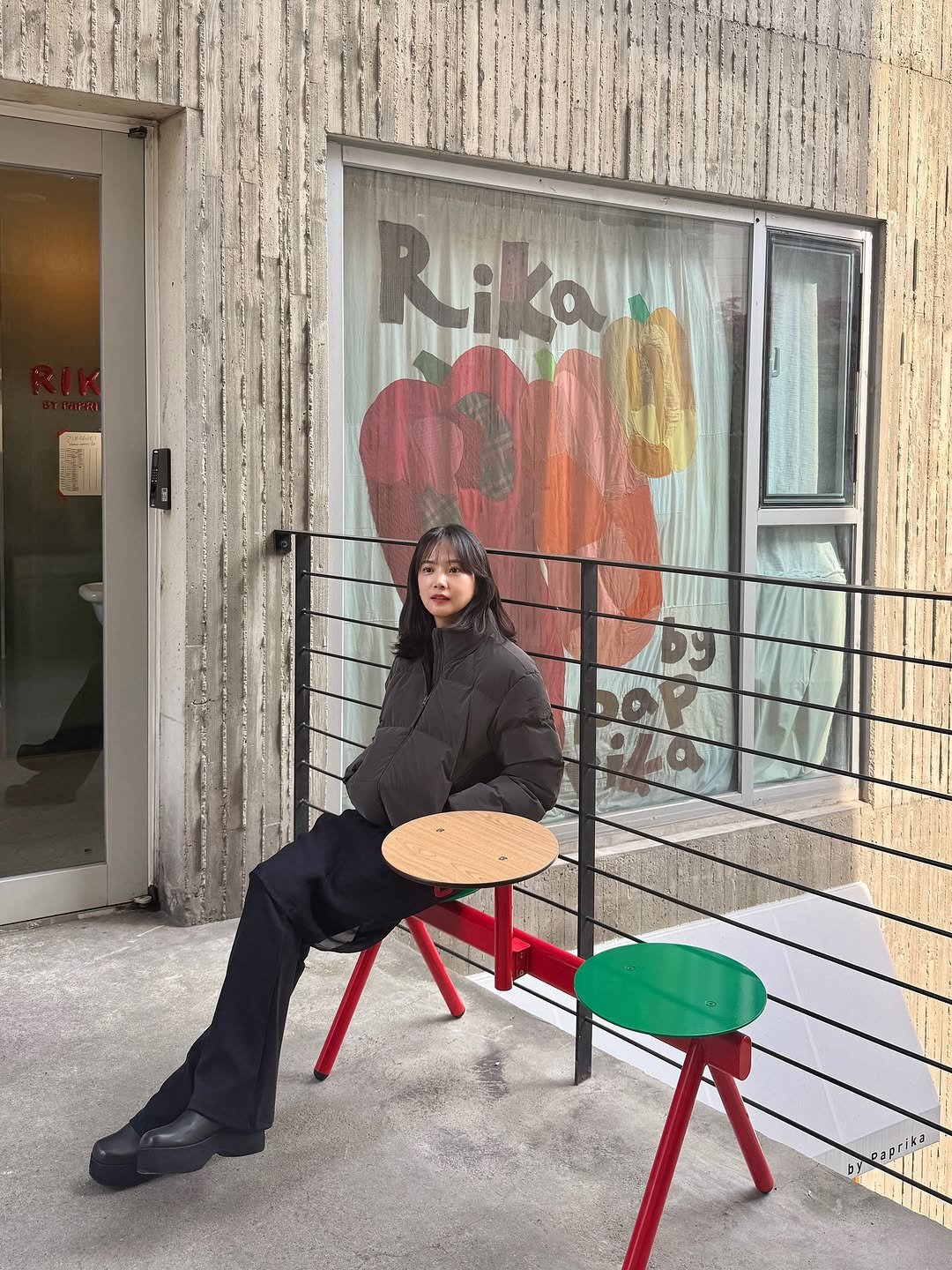 Photo shared by 윤승아 on November 04, 2025 tagging @dynafit_kr. May be an image of standing, duffle coat, deck chair, rocking chair, parka, cornflower and text.