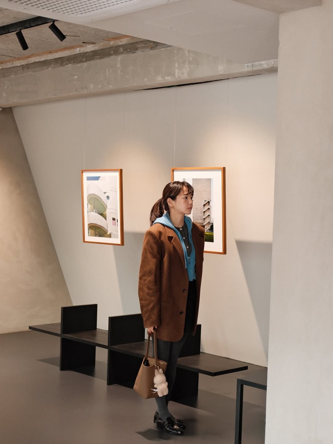 Photo by 윤승아 on February 14, 2026. May be an image of duffle coat, overcoat and text.