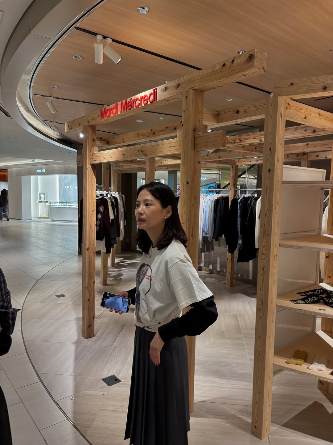 Photo shared by 윤승아 on October 20, 2025 tagging @mardi_mercredi_official. May be an image of display case and text.