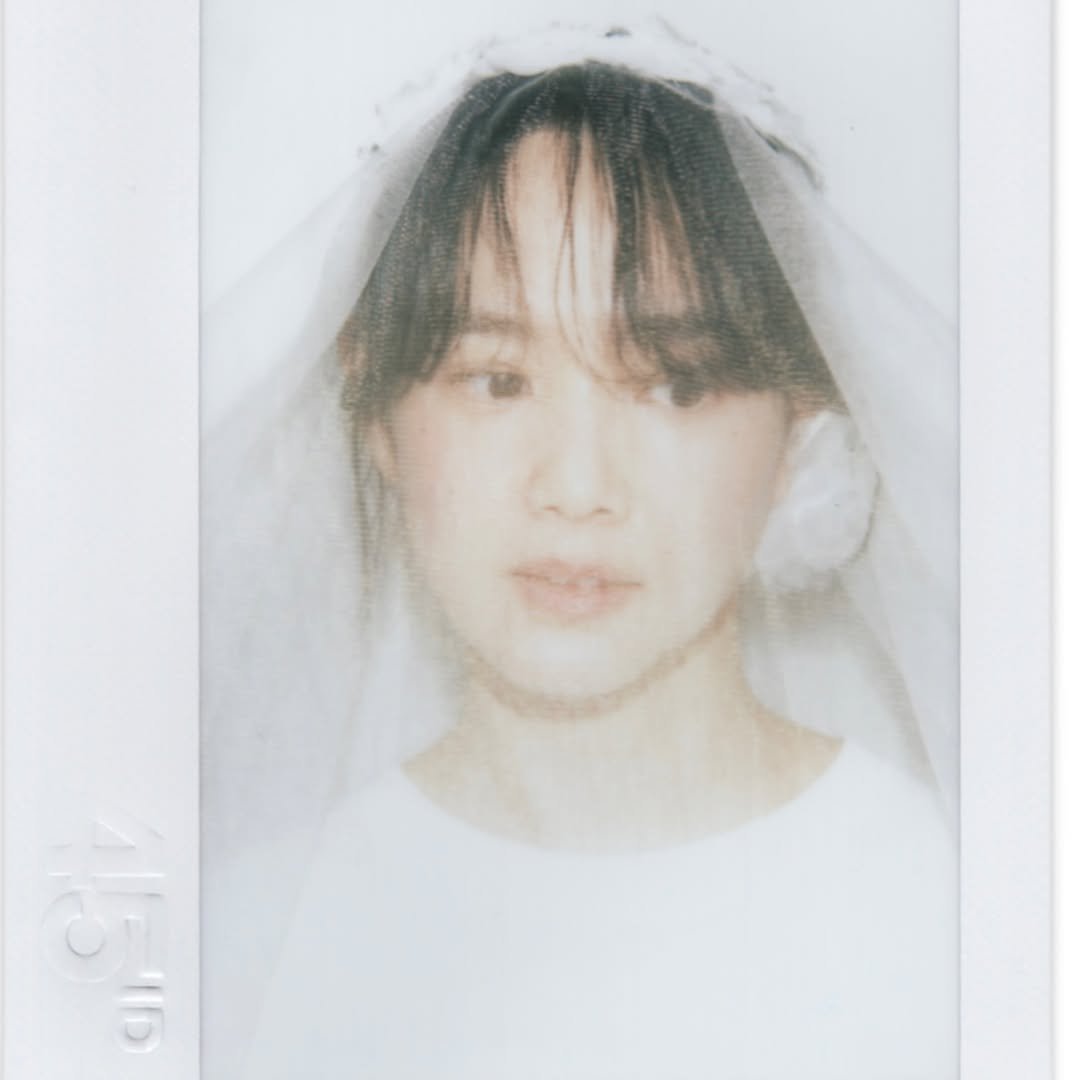 Photo by 윤승아 on April 12, 2026. May be an image of polaroid, baby's-breath and text.