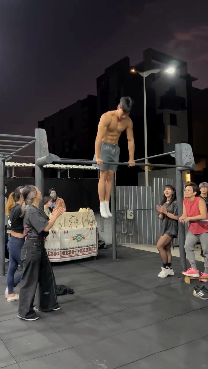 dohyun_streetworkout 게시물 이미지: 외국에서 간지나게 머슬업 하는법??😱(반전 주의) Muscle-Up🫢
#반전...