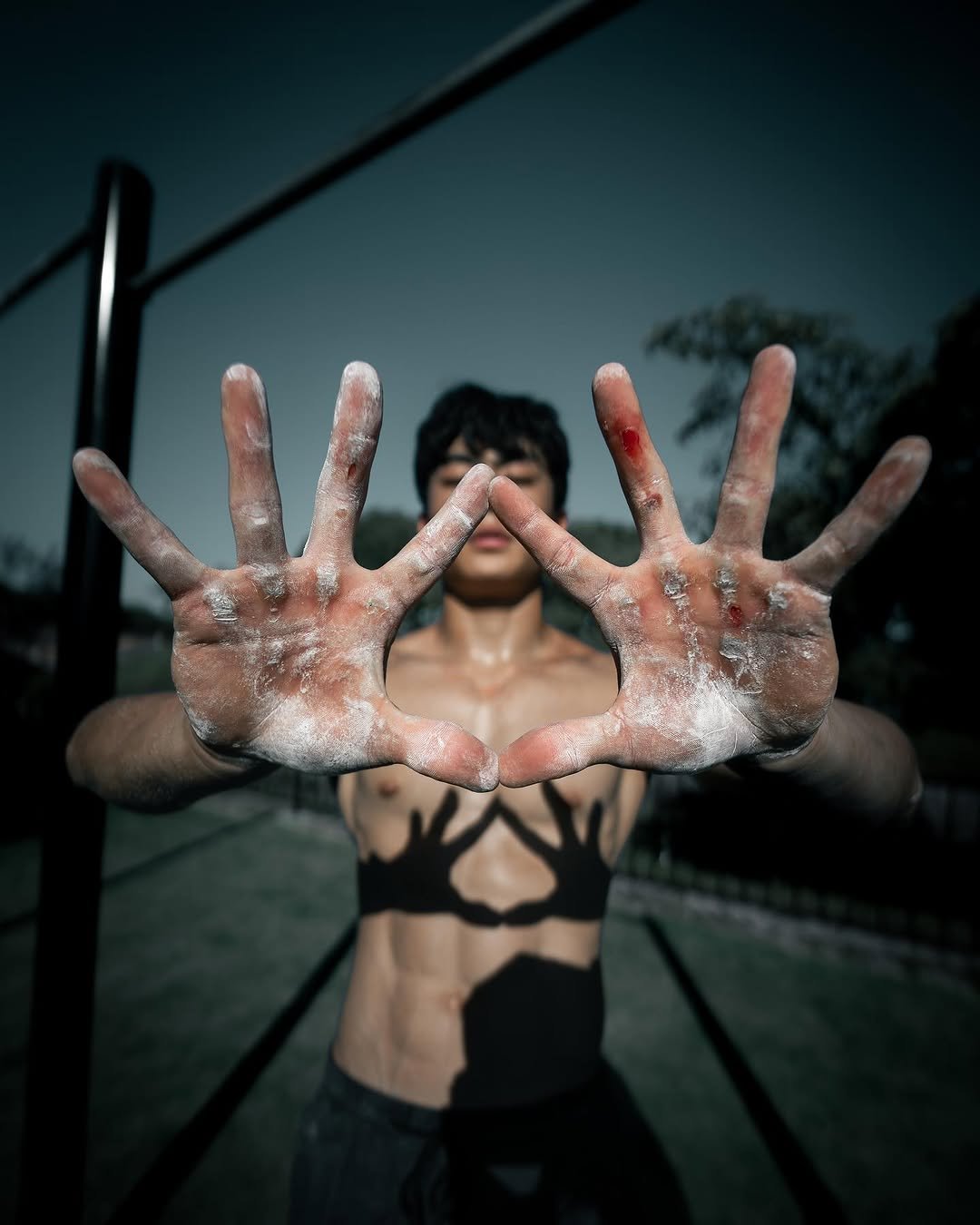 dohyun_streetworkout 게시물 이미지: “위험을 감수할 용기가 없는 사람은 인생에서 아무것도 이루지 못할 것이다.”
He...