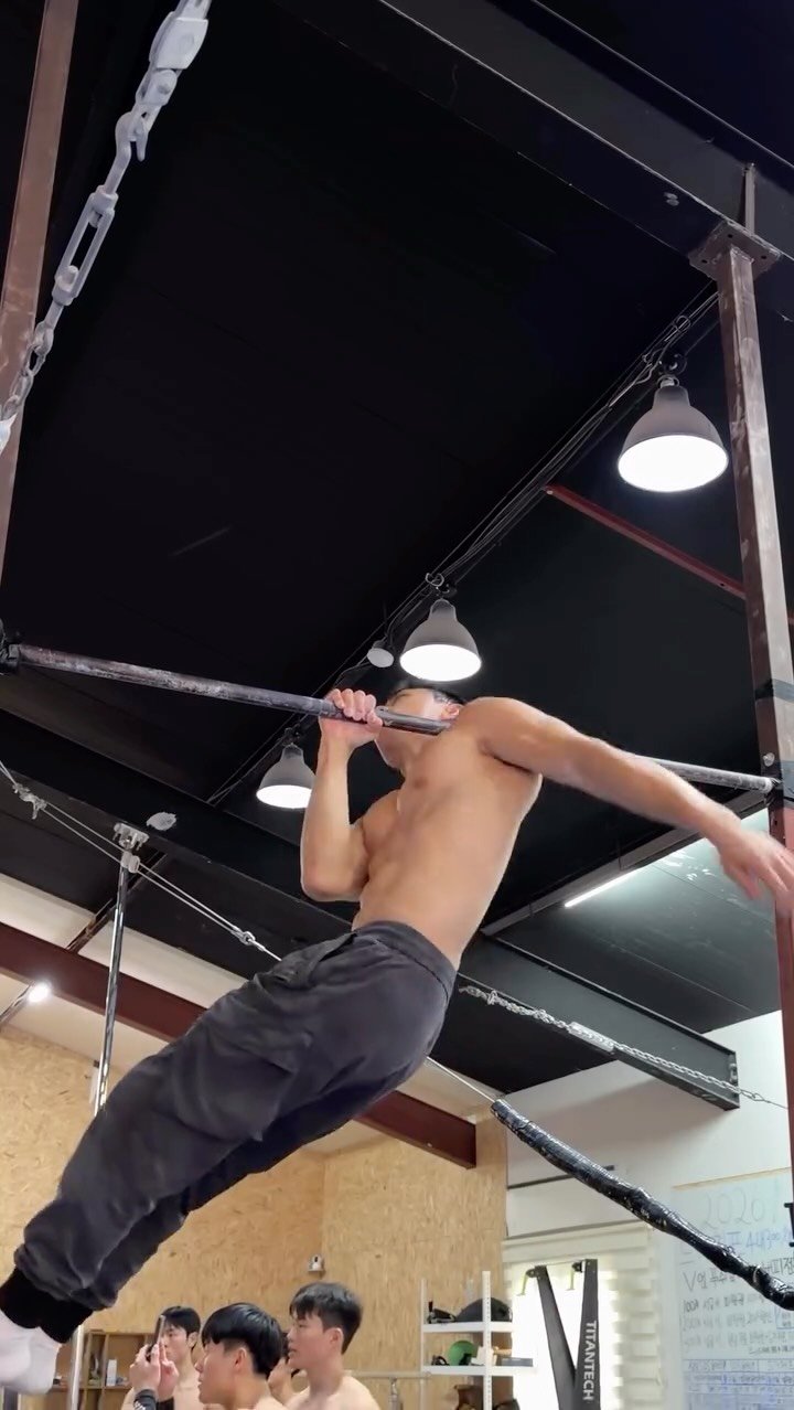 dohyun_streetworkout 게시물 이미지: 이남자가 맨몸운동 하는 법 ㄷㄷ🔥
#calisthenics #맨몸운동 #오메가스타...