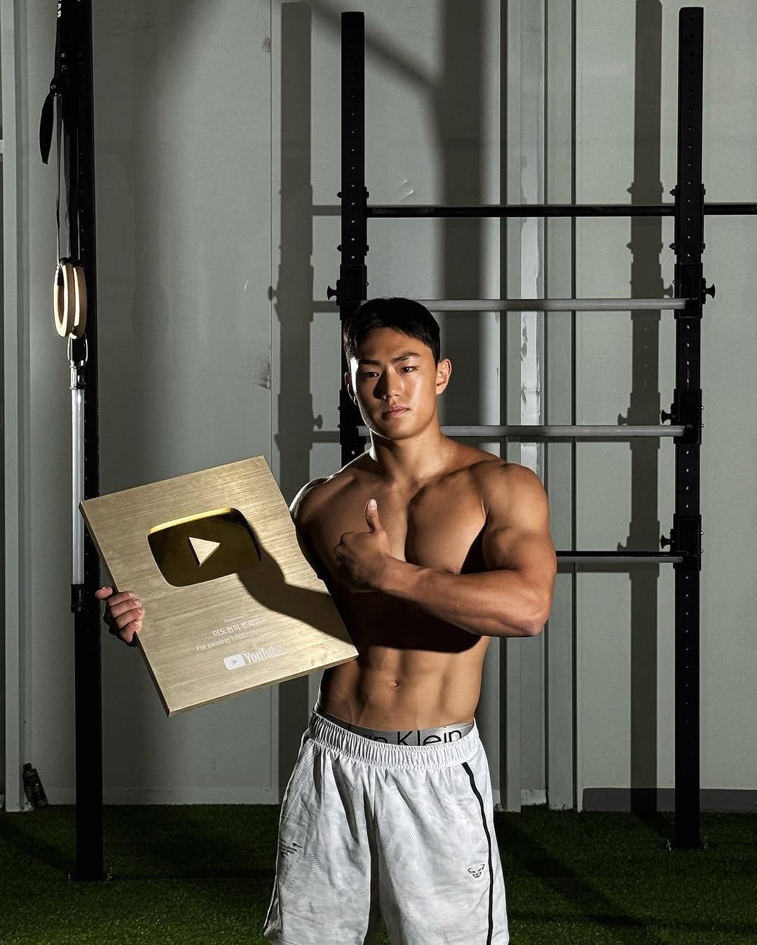 Photo shared by 이도현 Dohyun lee on July 18, 2024 tagging @dohyun_streetworkout.