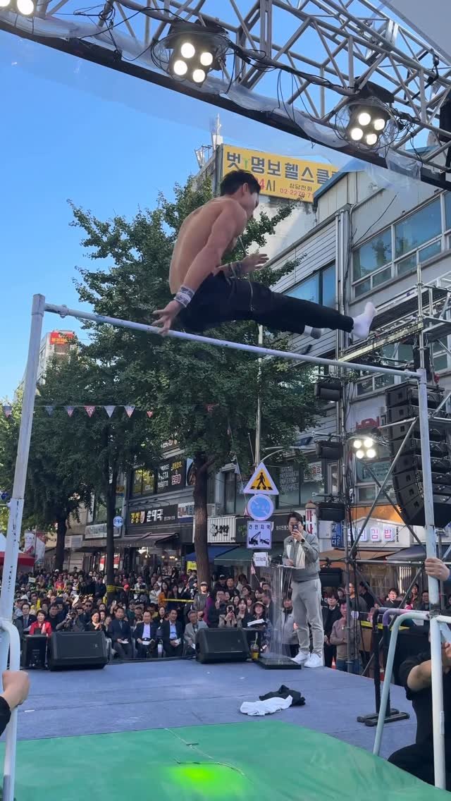 dohyun_streetworkout 게시물 이미지: 철봉으로 서울시까지 접수해버린 남자 ㄷㄷ😱
#서울시 #레전드 #퍼포먼스

...
