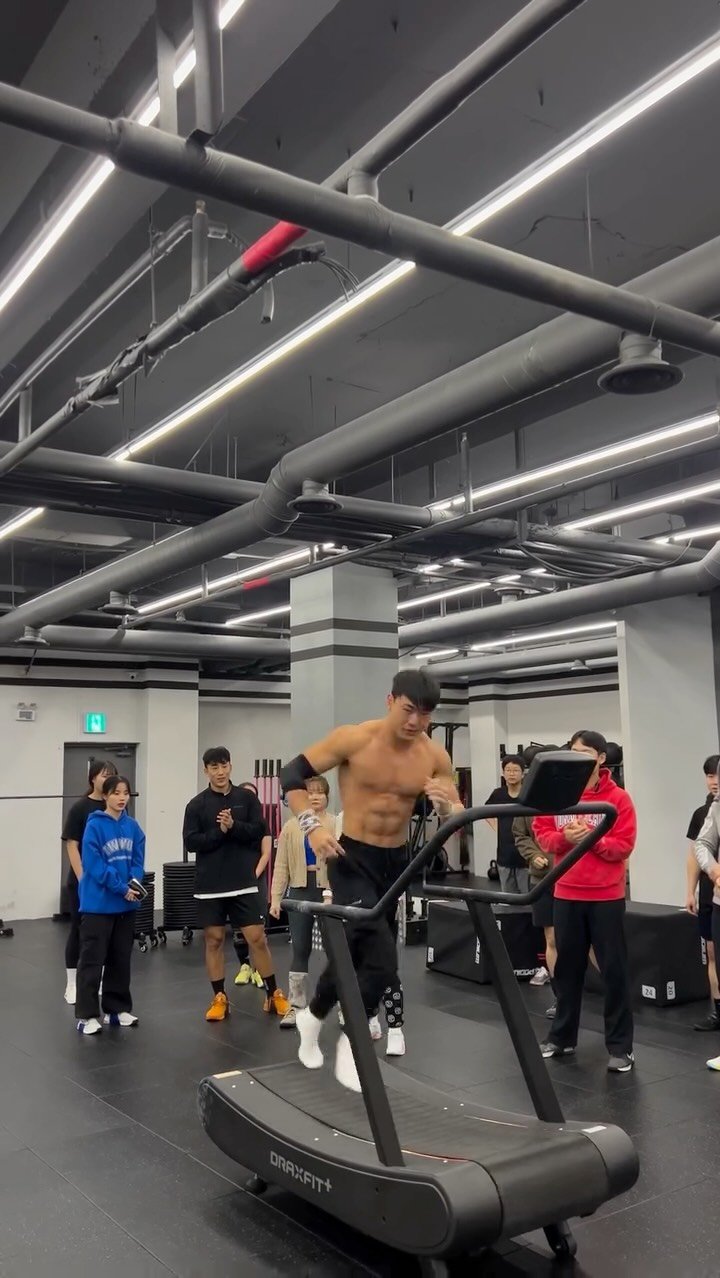dohyun_streetworkout 게시물 이미지: 알파메일이 크로스핏장 가면 벌어지는 일 ㄷㄷ😱 When CrossFit Sees...