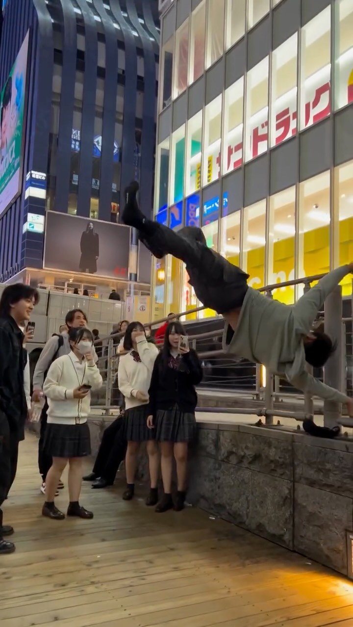 dohyun_streetworkout 게시물 이미지: 도톤보리 한복판에서 운동하면 생기는일 ㄷㄷ😱Calisthenics in Japan...