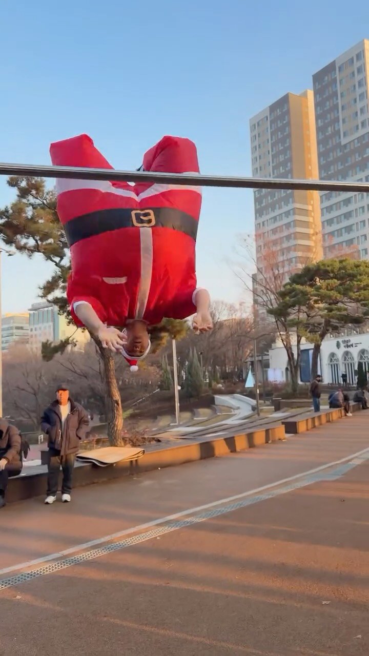dohyun_streetworkout 게시물 이미지: 사실 산타는 루돌프가 필요없습니다ㄷㄷ🎄(Rudolph Not...