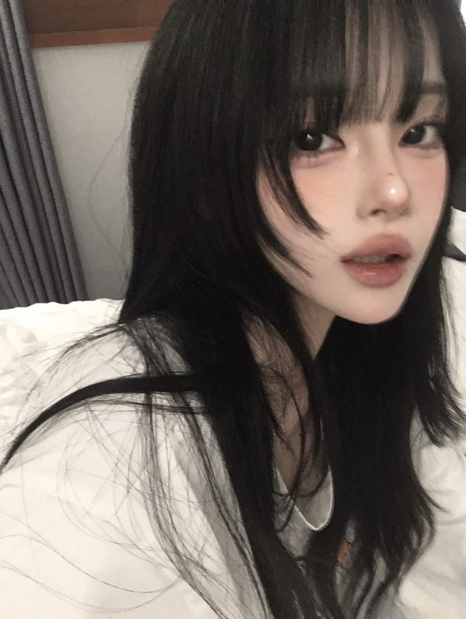 doi.sy 게시물 이미지: 저는 사실 님을 웃기러 온 외계인입니다