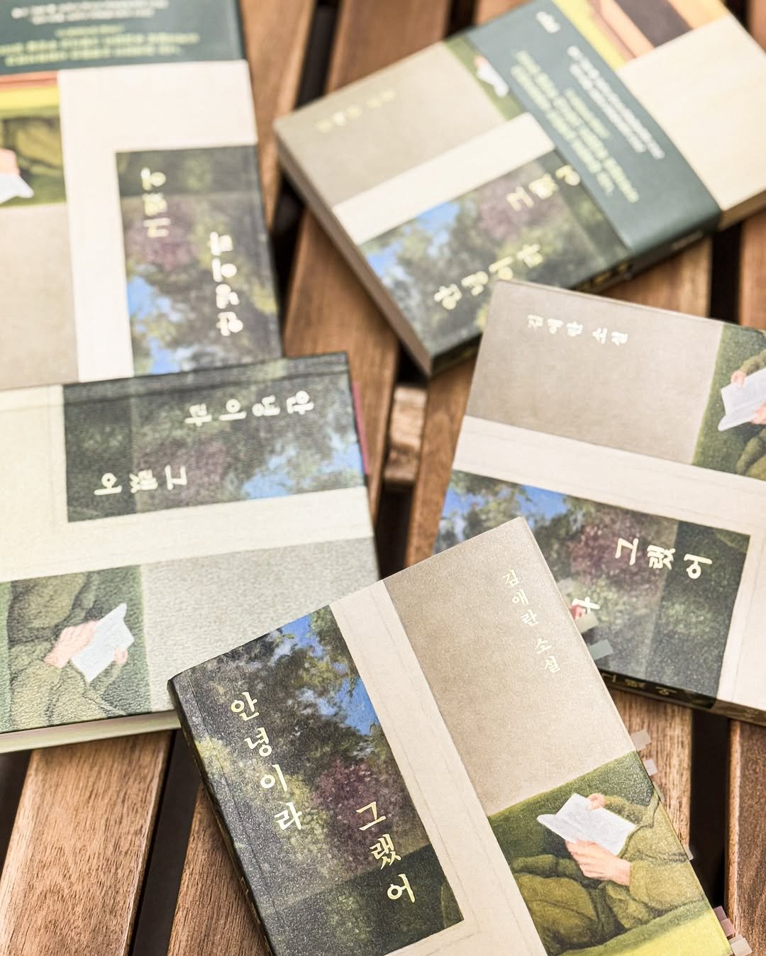 Photo by 독서관 in 독서관 with @book_and_sky. May be an image of matchbook, book, calendar and text.