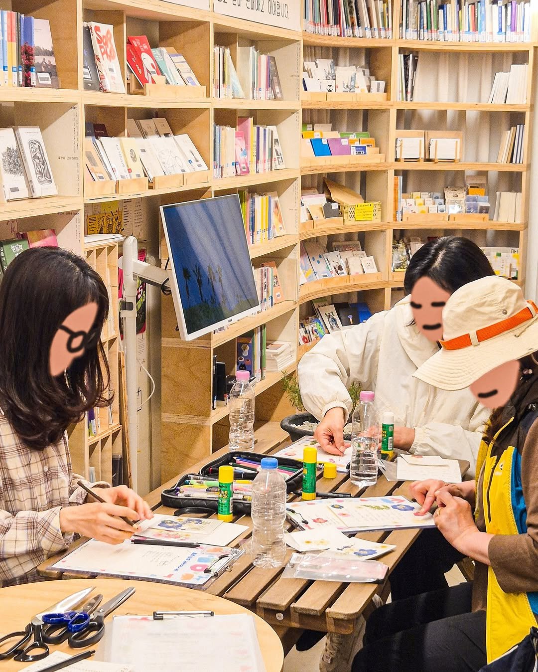 Photo shared by 독서관 on April 26, 2026 tagging @haruka_jiji81. May be an image of one or more people, book, lego and text.