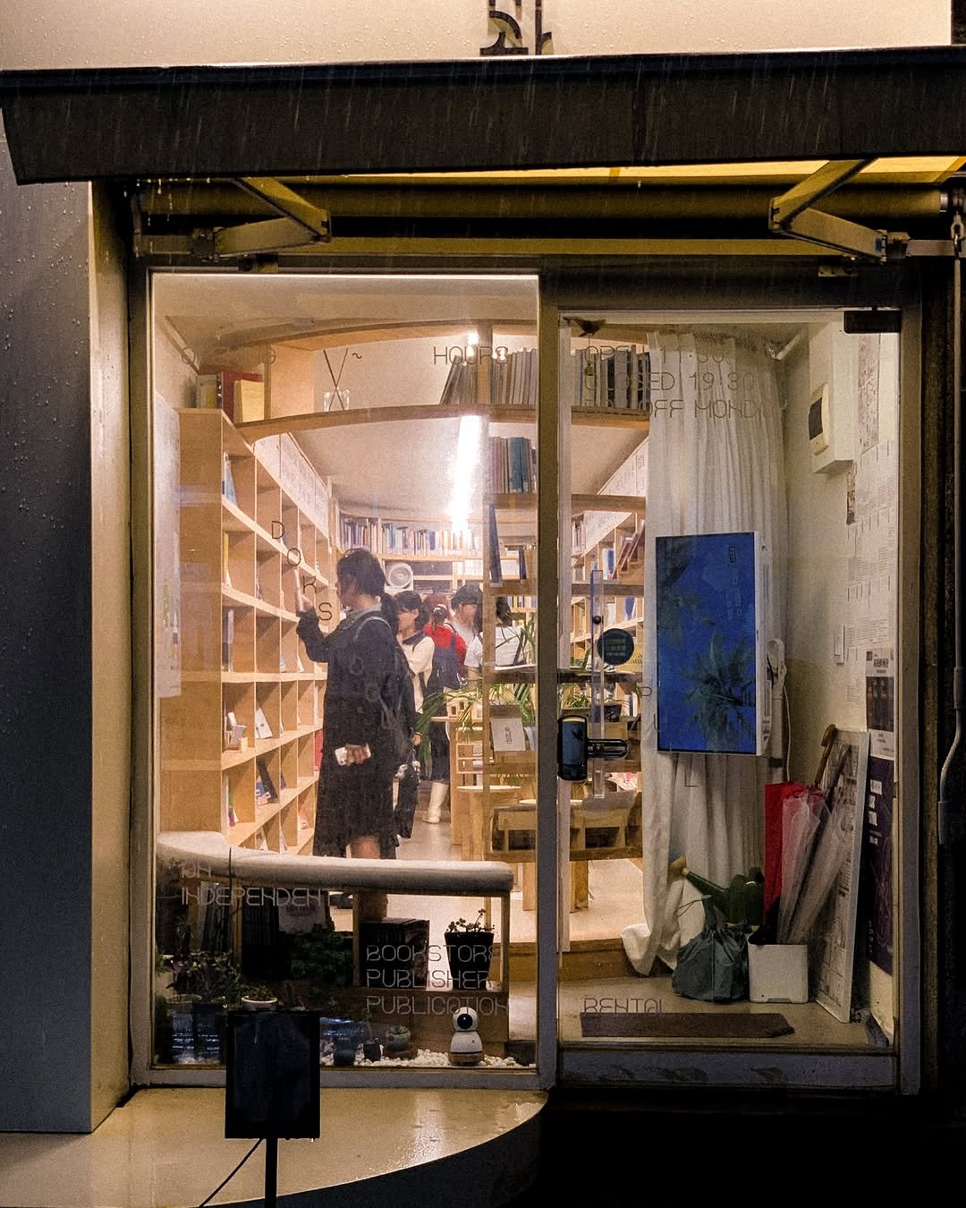 Photo by 독서관 in 독서관. May be an image of 3 people, display case, newsstand, door and text.