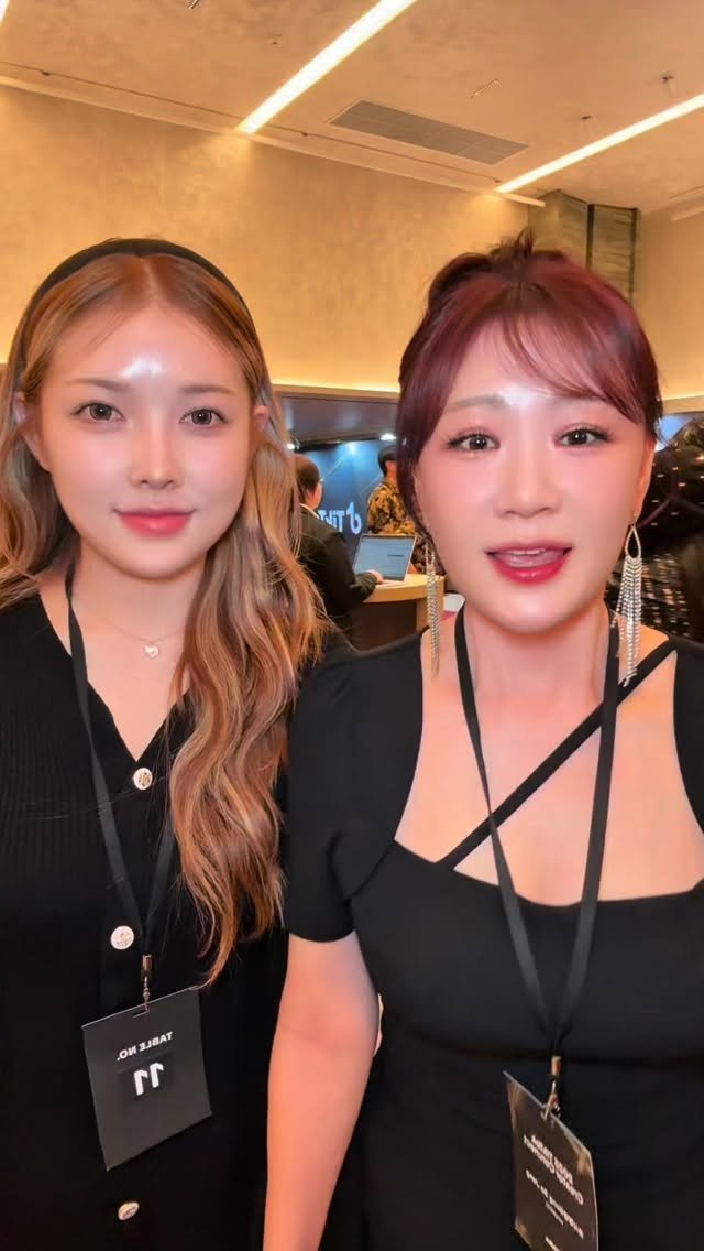 dongcansong 게시물 이미지: 틱톡 연말파티왔습니다!

졸업축하합니다 ~~ 영상쓰셔요 ㅎ 
술 한 잔 해서 알딸딸...