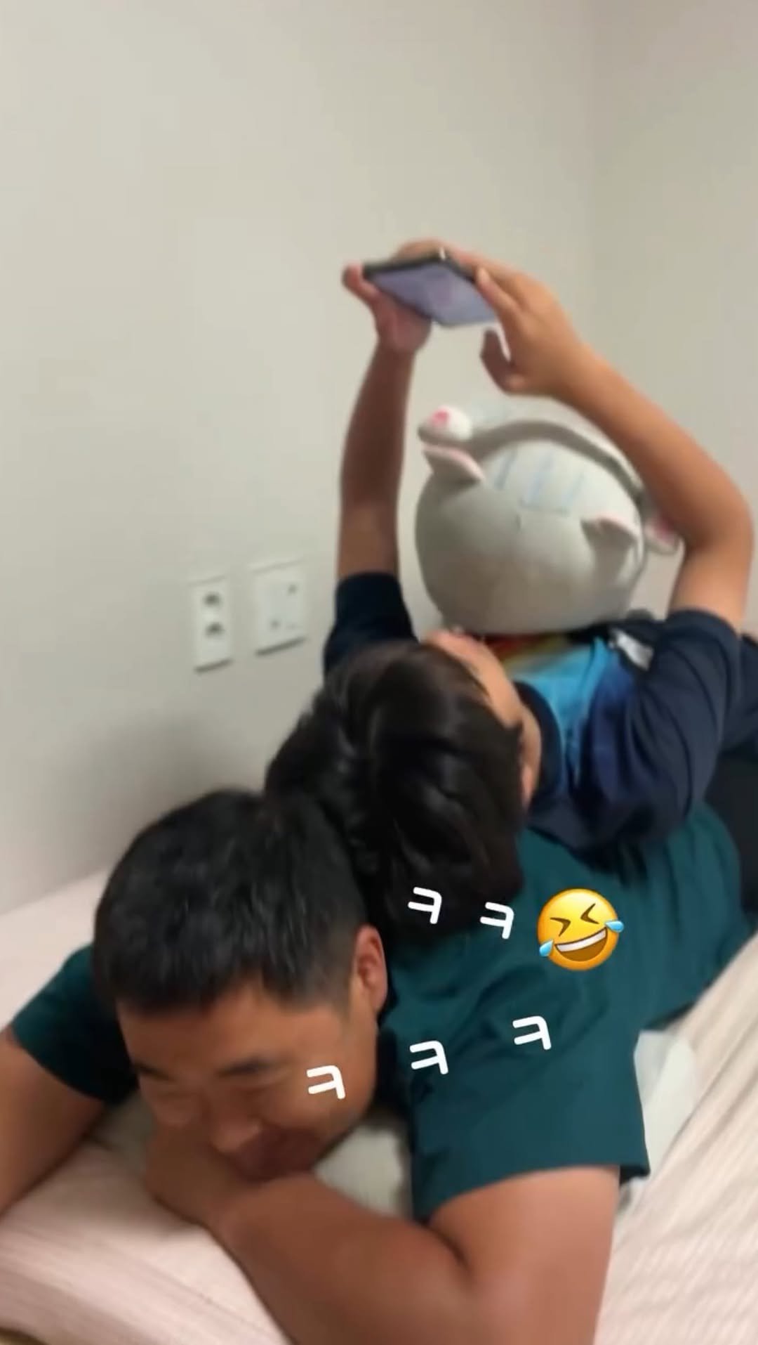 dongdongmom_step 게시물 이미지: 어릴때 스킨쉽이 중요한 이유‼️

부모는,
자녀의
재미있는 놀이의 터가...