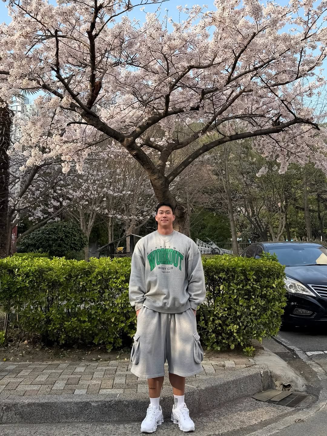 donggyunkimm_ 게시물 이미지: 🌸... 더 보기