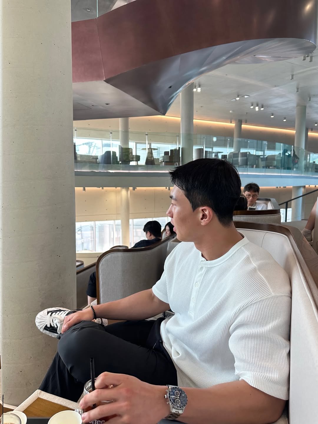donggyunkimm_ 게시물 이미지: 고만 좀 아파라 제발