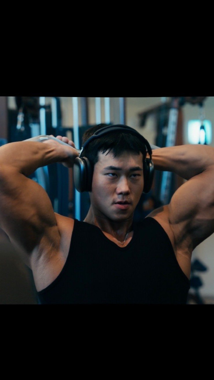 donggyunkimm_ 게시물 이미지: 불안함의 연속, 독기 가득 품고 좀 더 단단하게.
#motivation...