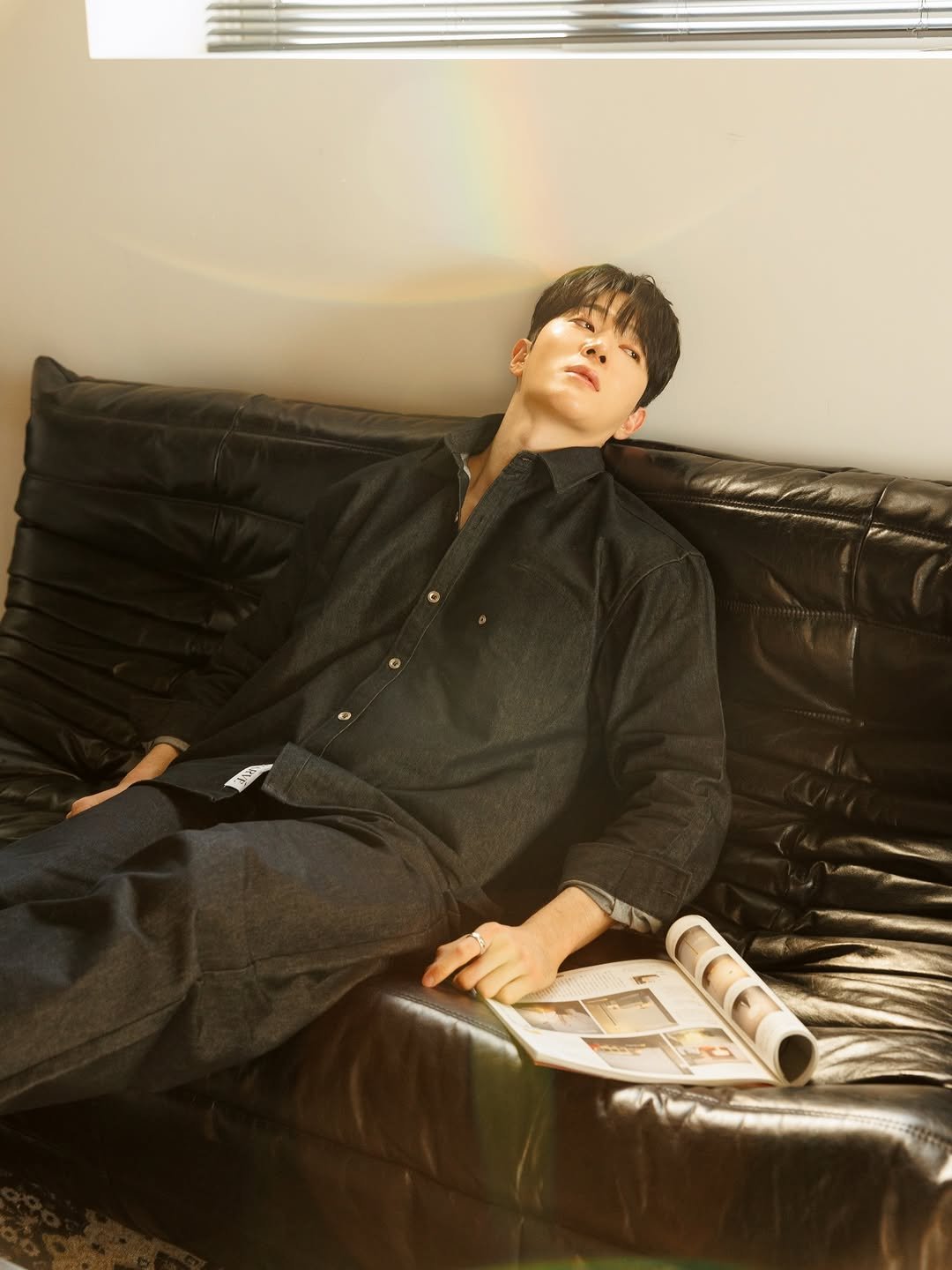 Photo shared by 국 동호 on April 07, 2026 tagging @harvehouse. May be an image of magazine, bolo tie and text.