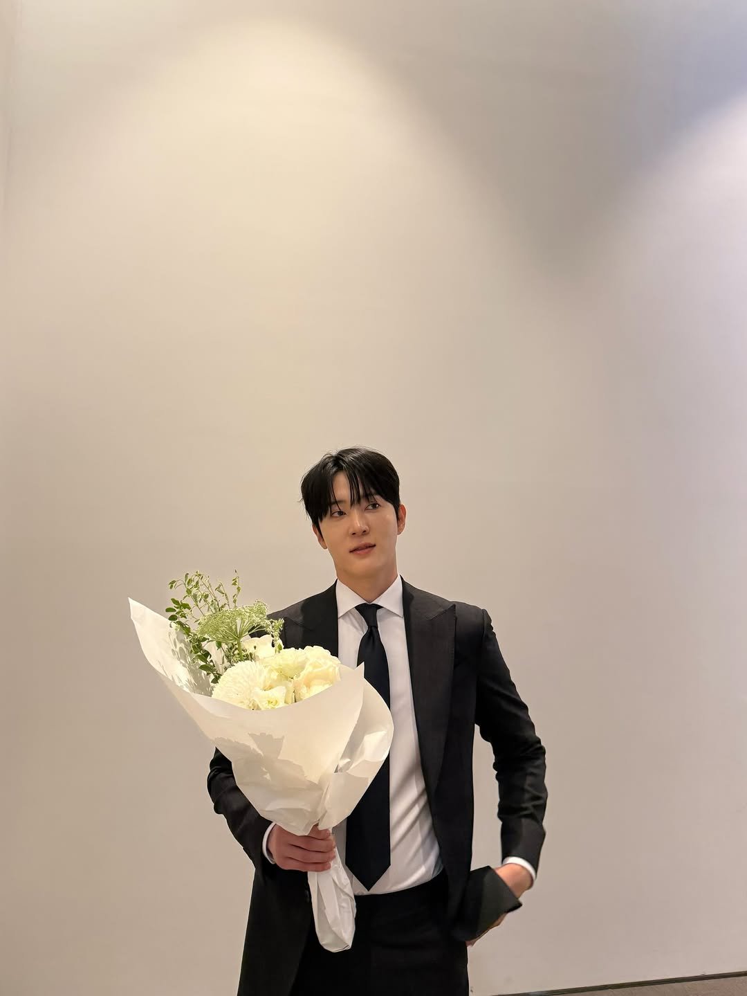 Photo shared by 국 동호 on December 10, 2025 tagging @j.jinhomme_official. May be an image of suit, dinner jacket and bolo tie.