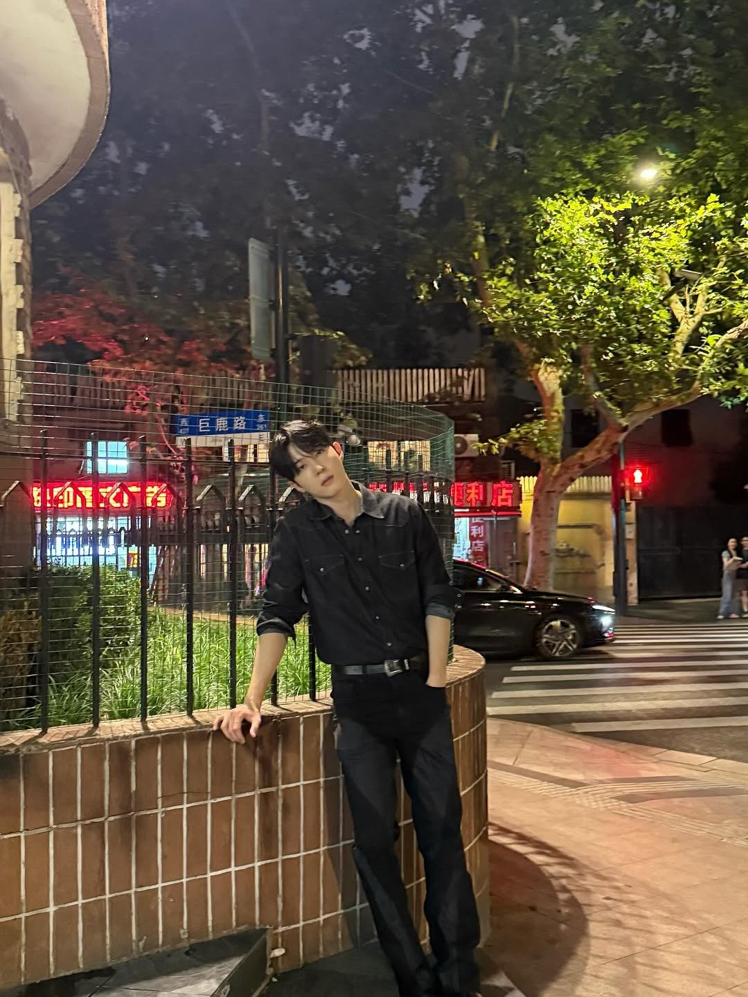 Photo by 국 동호 on November 05, 2025. May be an image of bolo tie, night and text.