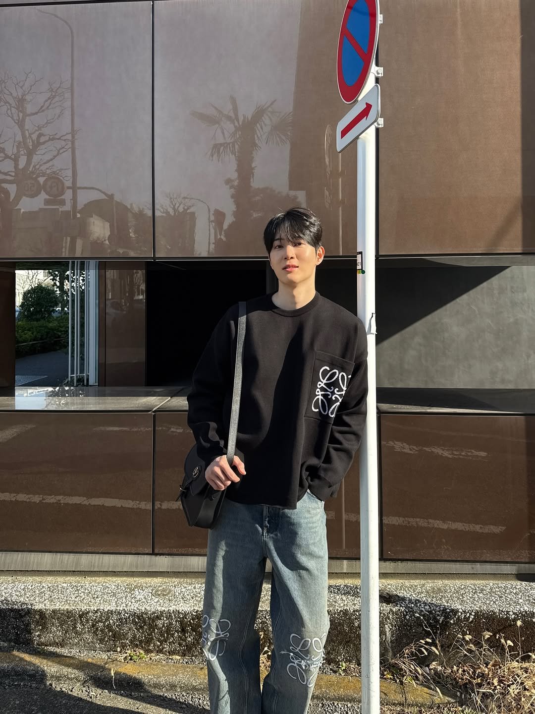 Photo by 국 동호 on April 11, 2026. May be an image of standing, duffle coat, flag and text.