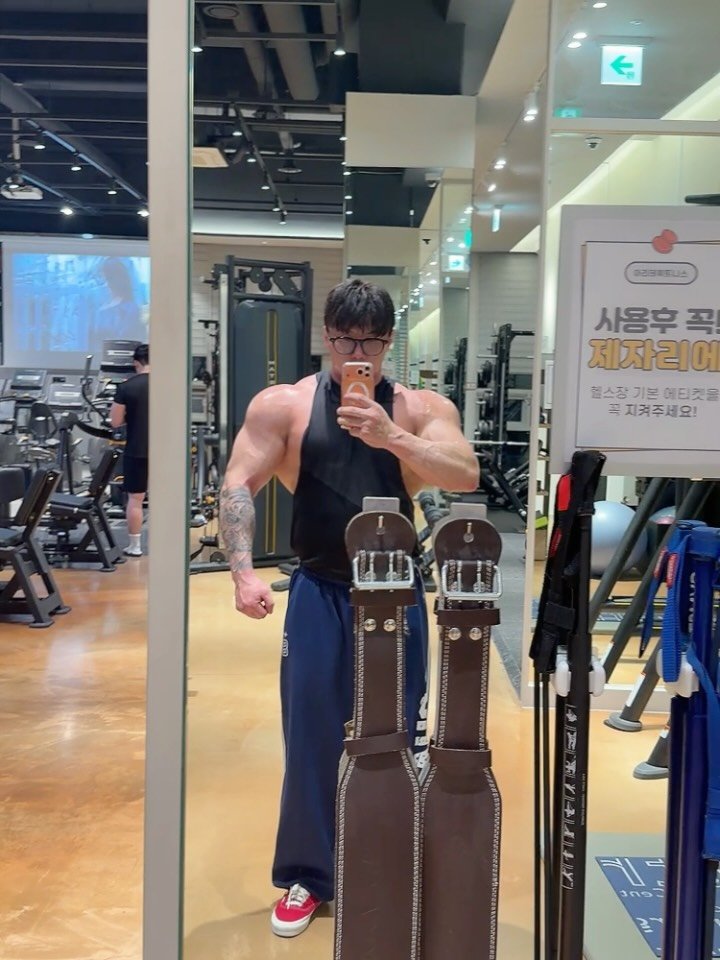 dongkyushim 게시물 이미지: 수업으로 인해 늦은 운동시작🔥
늦은 운동이지만 느낌 좋고 집중 잘되고 
몸은...