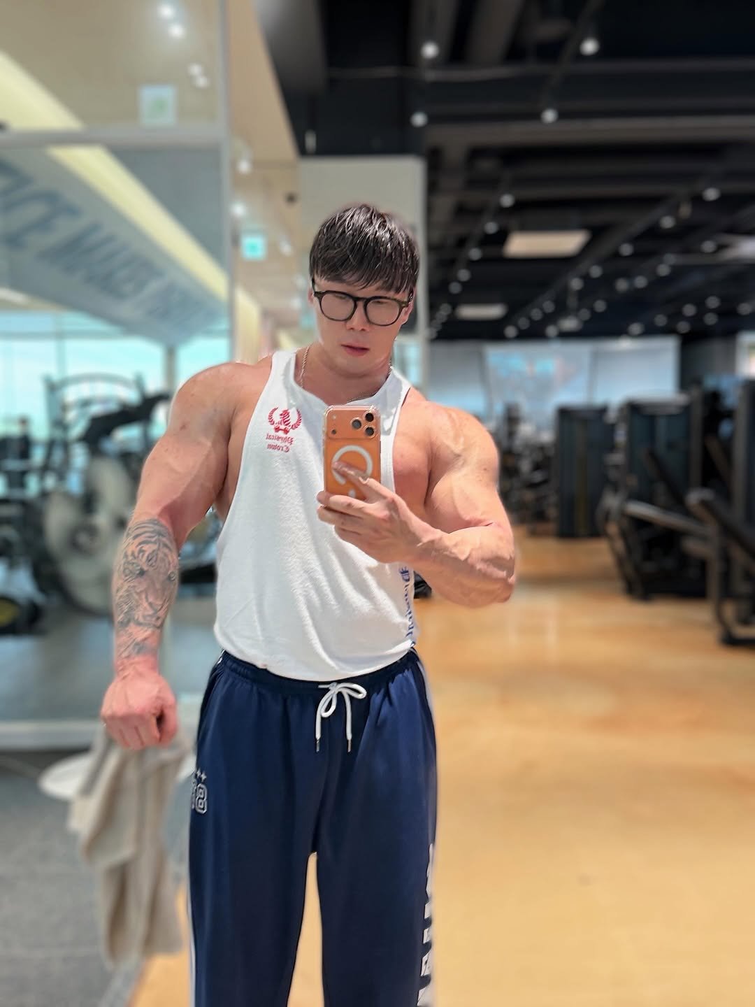 dongkyushim 게시물 이미지: 스근하게 가슴/ 어깨 측면훈련🔥
.
날씨도 좋고 운동하기 참 좋은 곳👍
.
기구야...