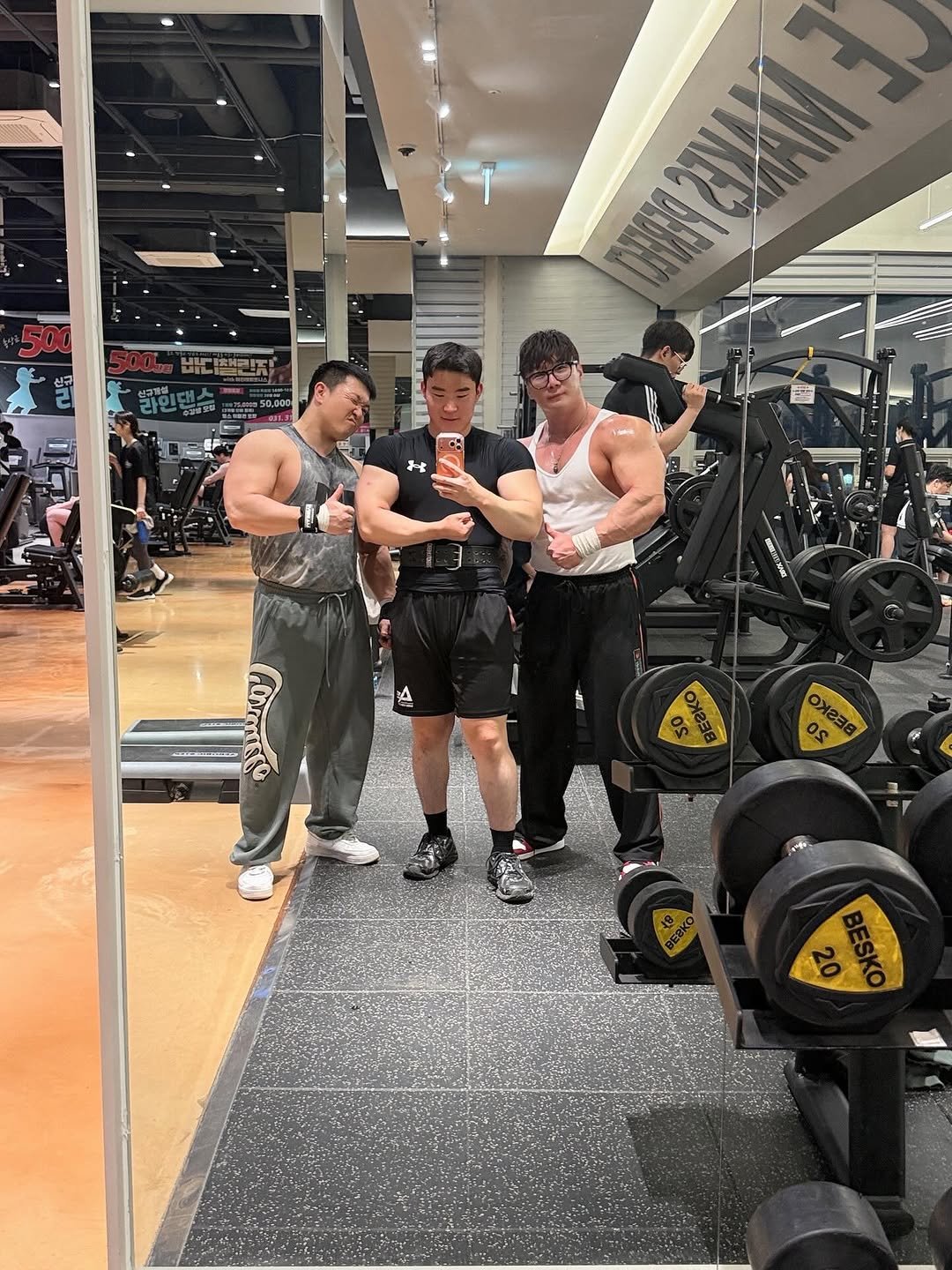 dongkyushim 게시물 이미지: 기구 재배치로 더 넓어진 아리테 휘트니스^^
기구 입고 / 태닝기계 입고🔥
더욱더...