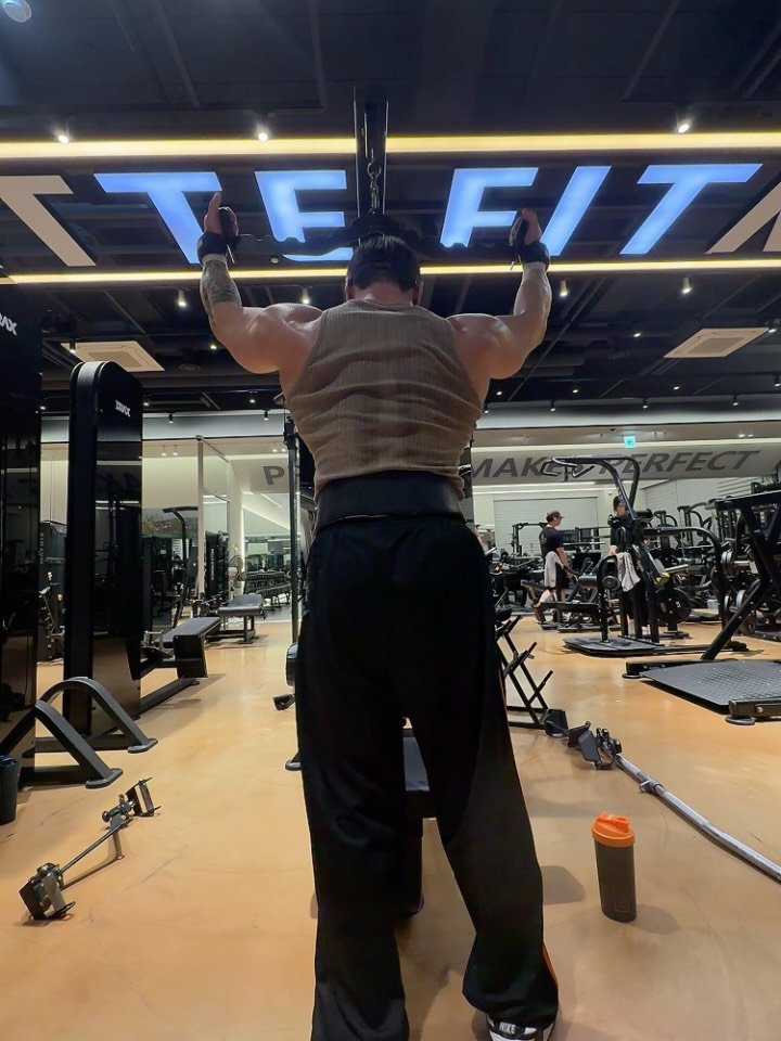 dongkyushim 게시물 이미지: 수요일🔥
등 훈련!! 
쾌적하고 깨끗하며 넓고 기구 많은 👍
시흥 능곡...