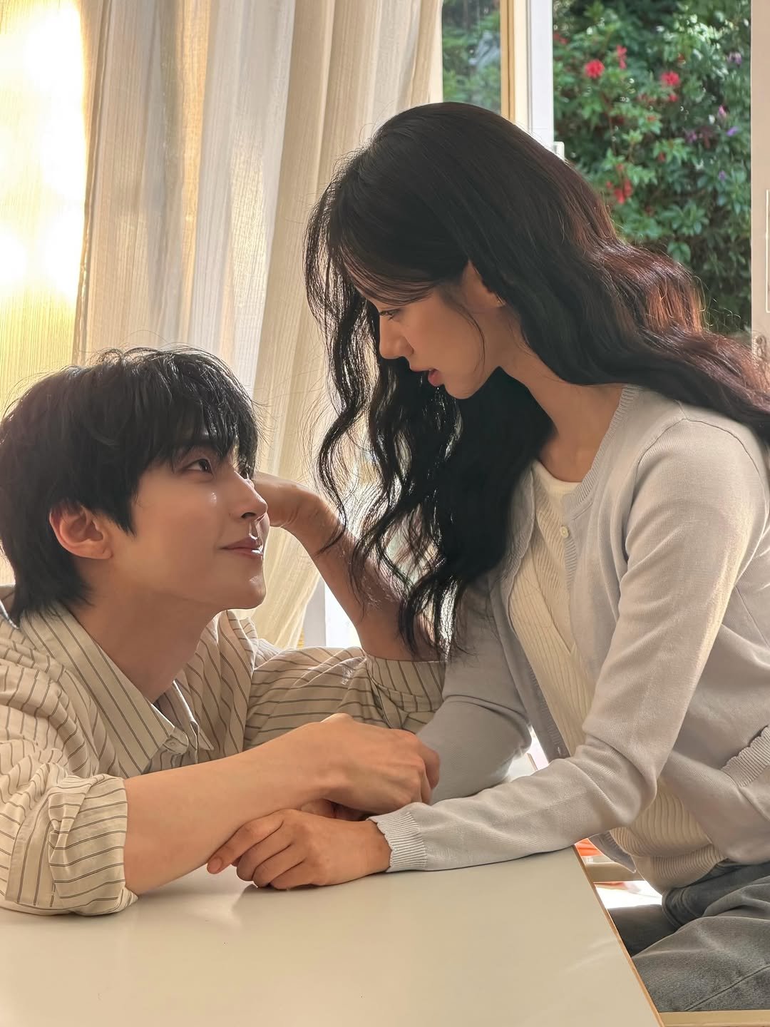 donglrami 게시물 이미지: 우연이었든, 운명이었든 이제는 중요하지 않다.

어떻게 시작됐는지 보다, 지금 여기...