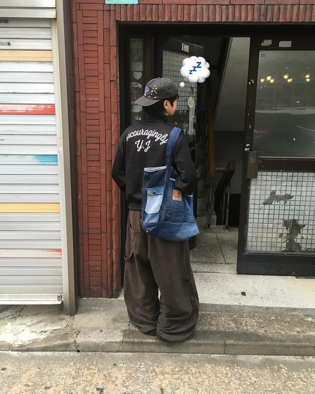 Photo shared by 동현 / 투븐 TOVN on September 21, 2025 tagging @tovn_official. May be an image of 1 person, duffle coat, sling and text.
