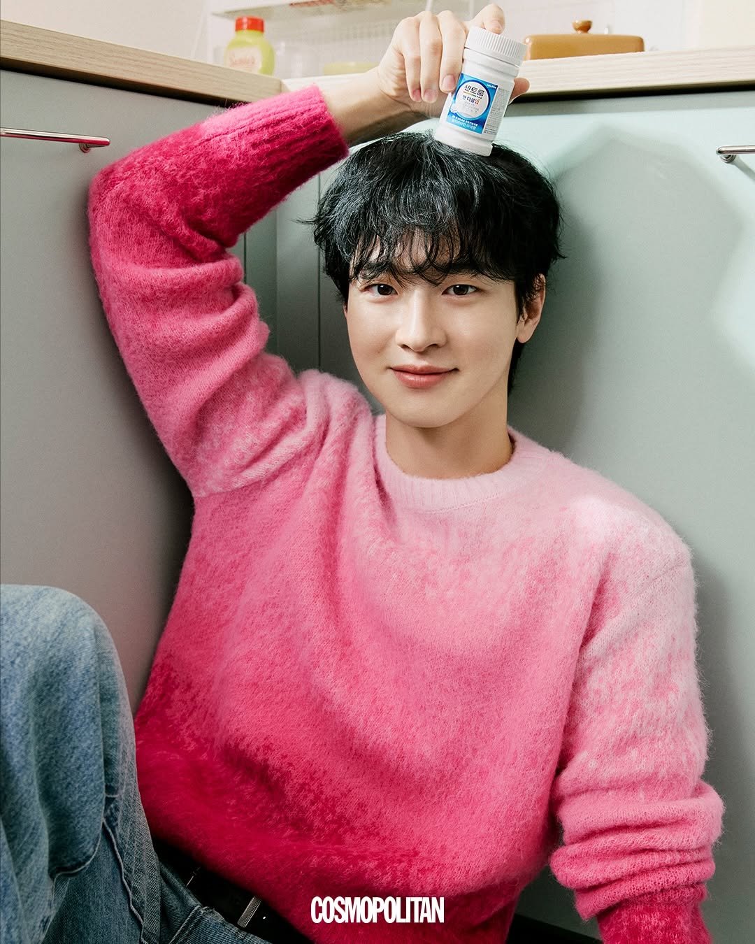 Photo shared by 장동윤 Jang dong Yoon on November 24, 2025 tagging @cosmopolitankorea, and @centrum_kr.