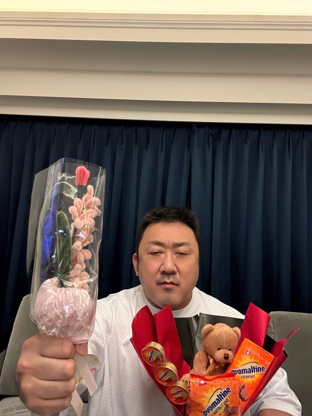 Photo by Don Lee 마동석 in Jakarta, Indonesia. May be an image of toy, lollipop, balloon, rose and text.