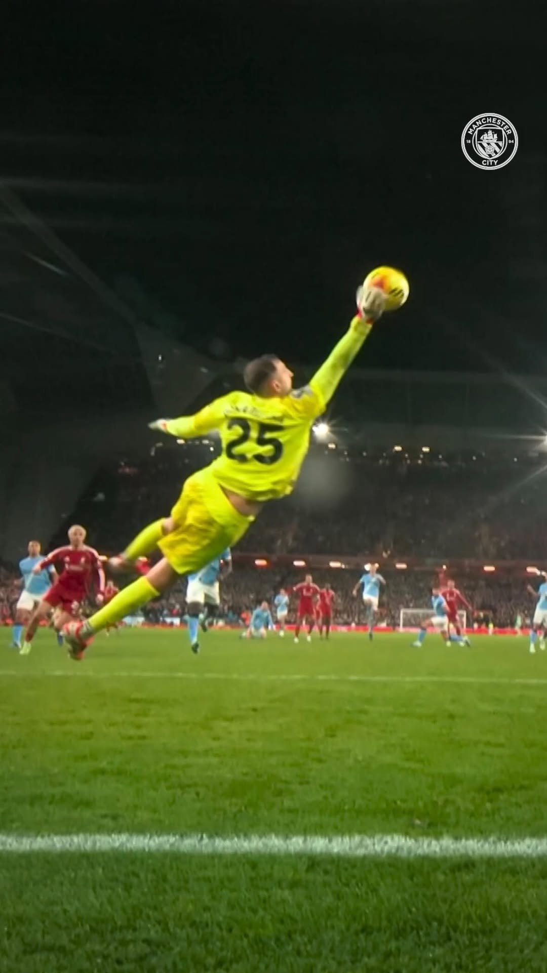 donnarumma 게시물 이미지: Gianluigi Donnarumma. 🤯