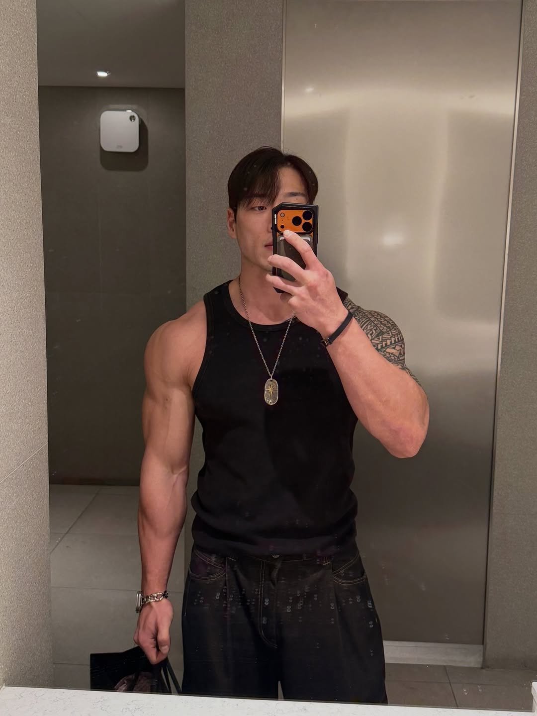 donutman_jw 게시물 이미지: 5월은 셀카모드🤳
거울이랑 친해지는 시기

금요일 치팅 메뉴로 피자를...