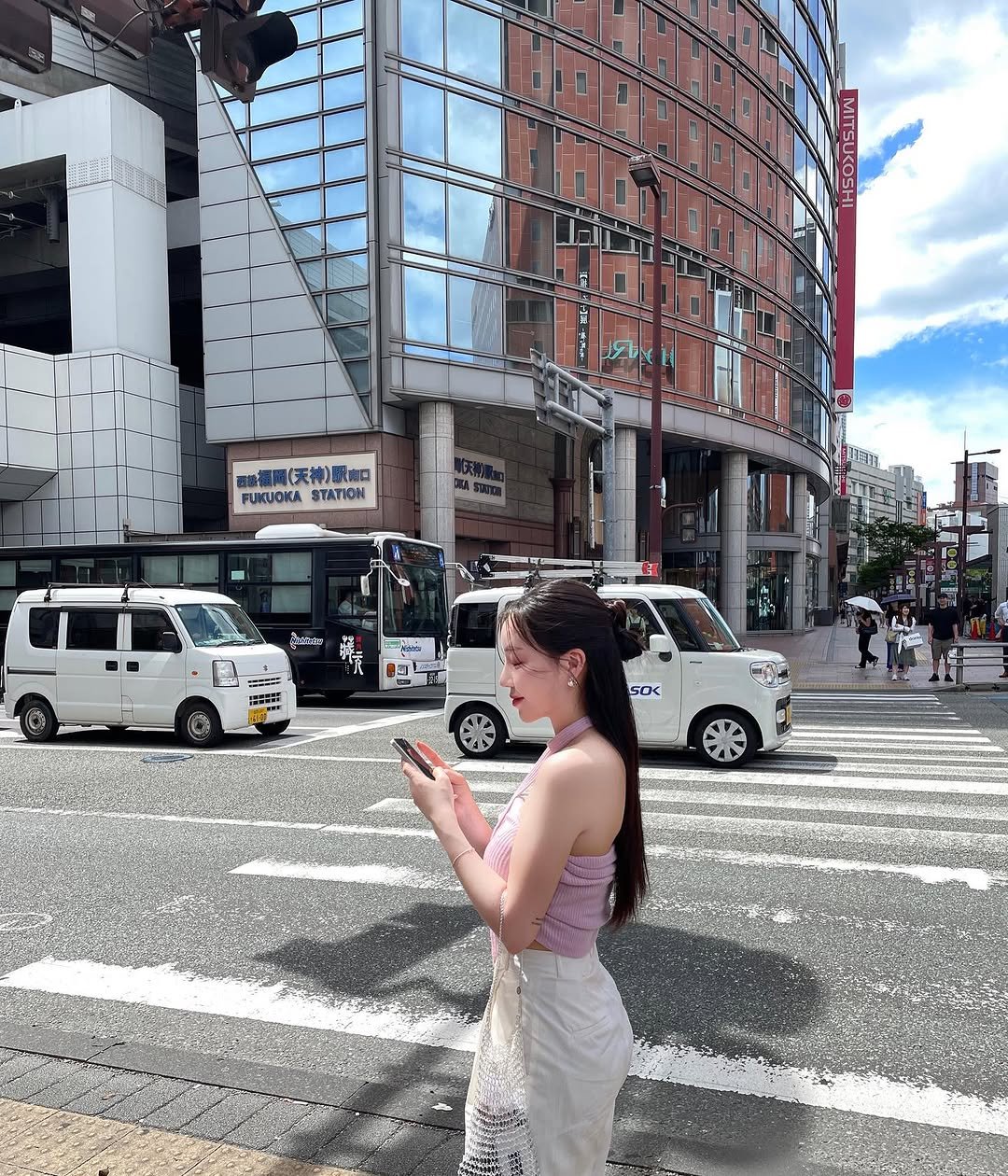 donxx.e 게시물 이미지: 더워서 어디라도 어디라도 들어가려고
더워서 먹는거야,,