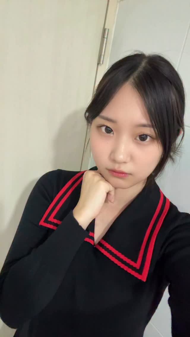 dookongc 게시물 이미지: 공주병 말기 행동^^!ㅋㅋㅋ so vain me 😂 #reels #일상