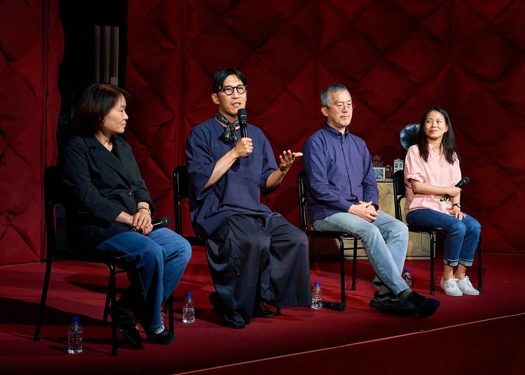 doosanartcenter 게시물 이미지: ㅡ 연극 <나는 나의 아내다> 

#관객과의대화 ①

✦ 12년 만에 다시 무대에...