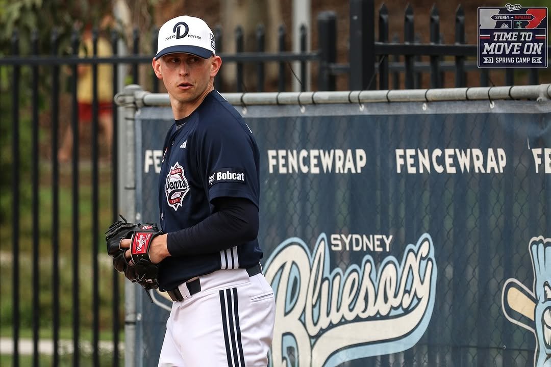 Photo by 두산베어스 on February 19, 2026. May be an image of batting, pitcher and text that says 'TOHE ROVEON PeAи SYONEY TIME TMET- TO MOVEL ON 20 SPRING CAMP 20SPRINGCAMP28 26 FE Bears Bobcat FENCEWRAP FENCEWRAP F Dliesodg SYDNEY'.