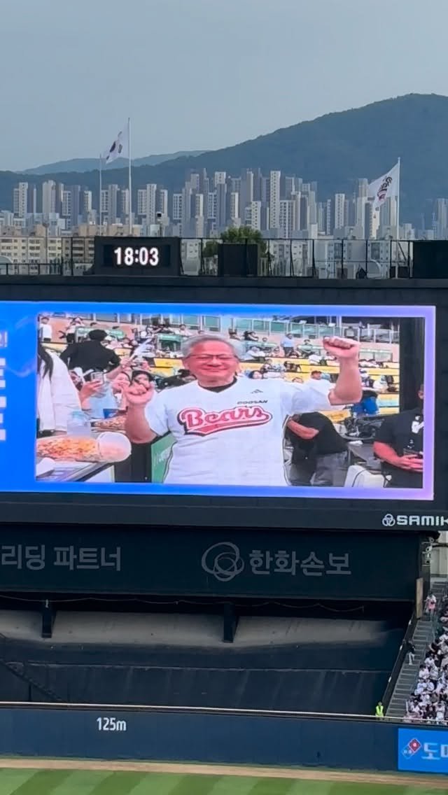 dooseo_ 게시물 이미지: 젠슨황 댄스타임